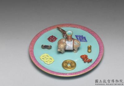 图片[3]-Elephant-shaped incense stick holder in famille rose on a green ground, Qing dynasty, Qianlong reign (1736-1795)-China Archive